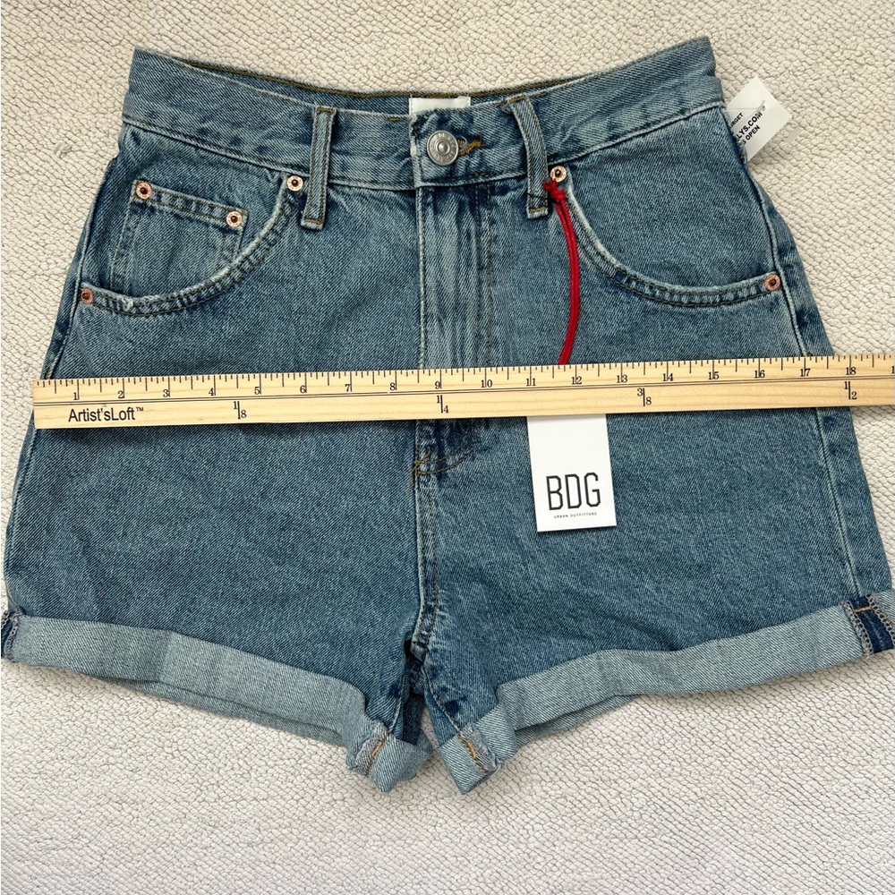 URBAN OUTFITTERS BDG BLUE JEANS SHORTS MOM HIGH WAISTED VINTAGE STYLE Size: 27 - Picture 10 of 16